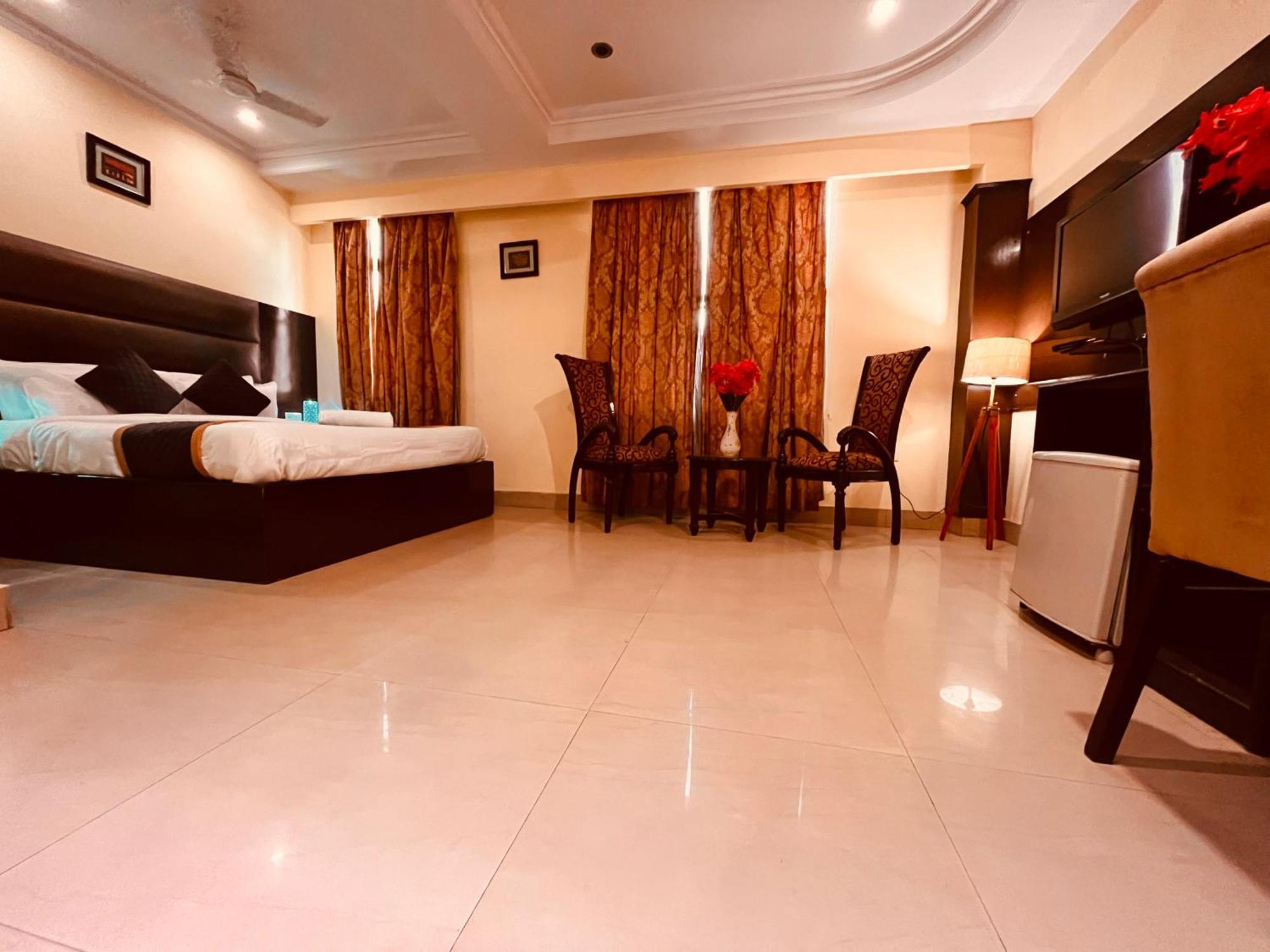 Palki Cafe & Stay Ludhijána Kültér fotó